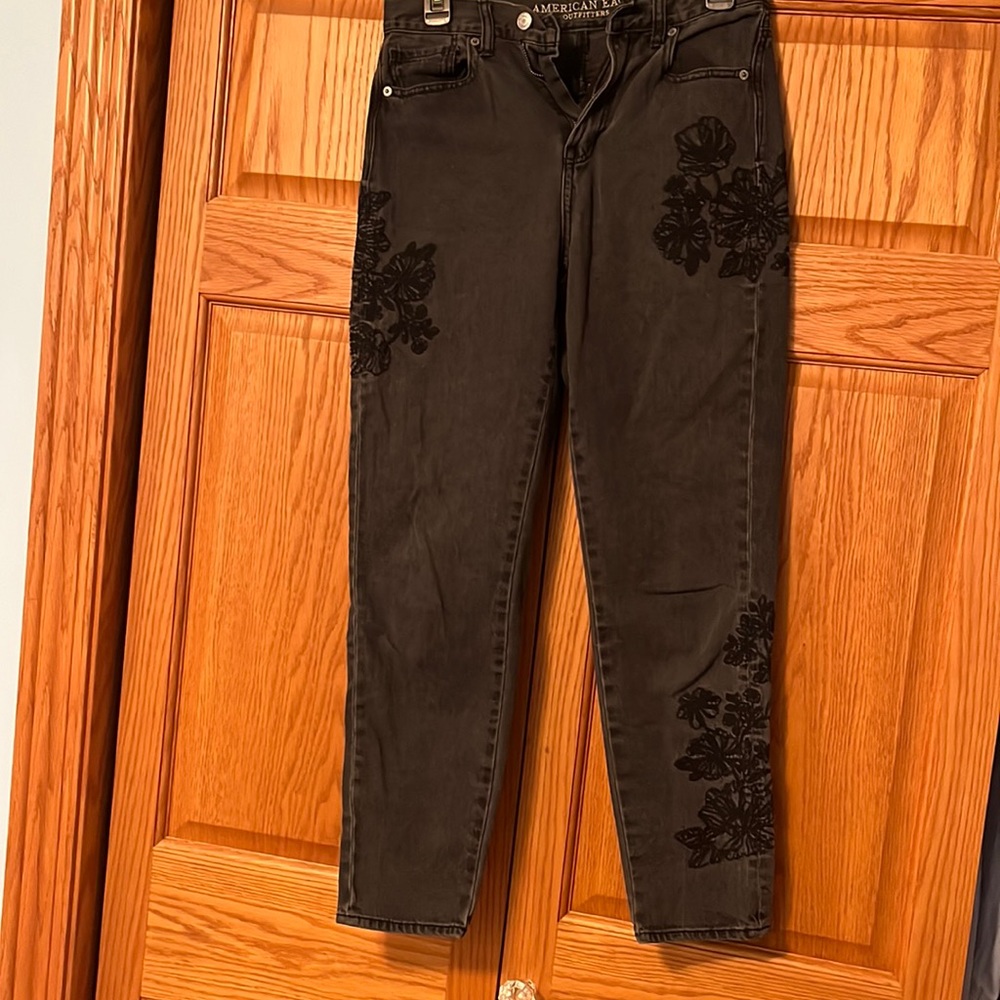 American Eagle Jeans mom Jean. Size 2 regular
